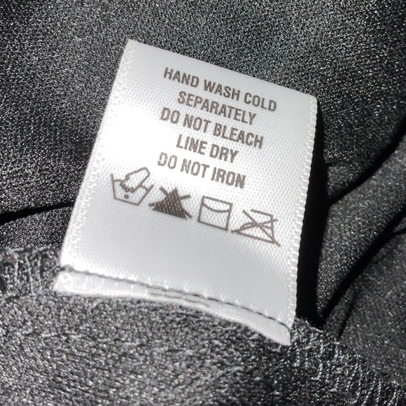 MSK Plus Size Off-The-Shoulder 3/4-
Tiered-Ruffle-Sleeve Top. Black Sz.2X NWT - Picture 4 of 8